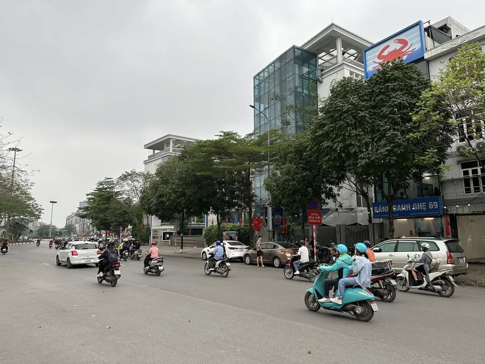 Nhà mặt phố Ô Chợ Dừa, Đống Đa 65m² giá thỏa thuận - Kinh doanh sầm uất!