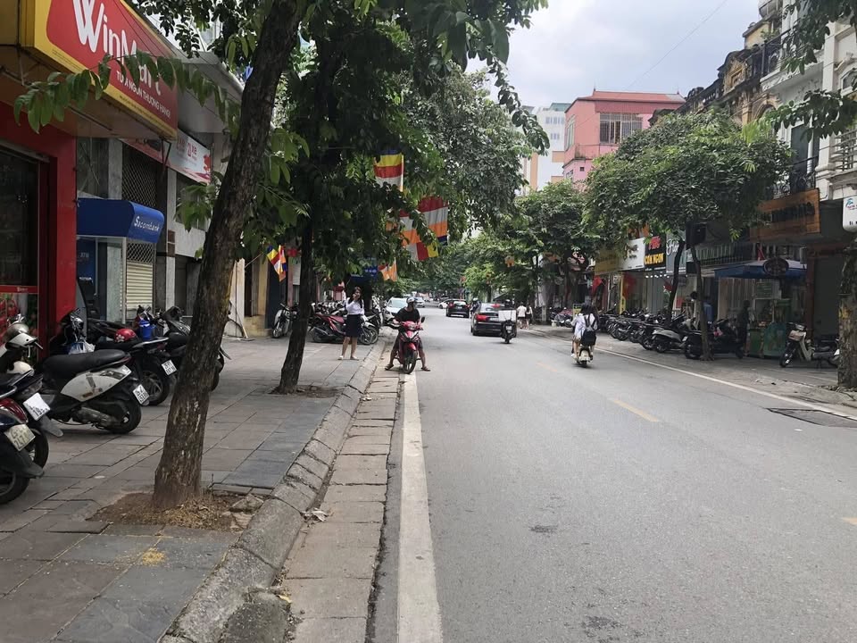 Nhà Mặt Phố Cửa Bắc, Ba Đình 135m² giá 41 tỷ - Kinh doanh sầm uất!