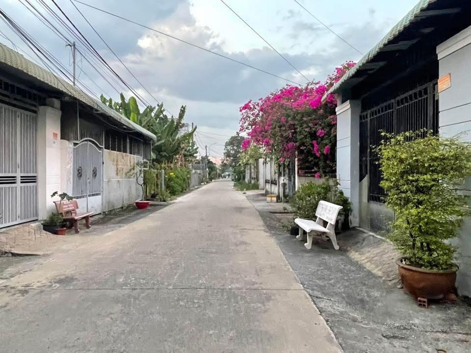 Bán nhà Ấp Đình, xã Tân Phú Trung, huyện Củ Chi - Diện tích 102.6m² - Giá 3.2 tỷ, khu vực tiện ích đầy đủ!