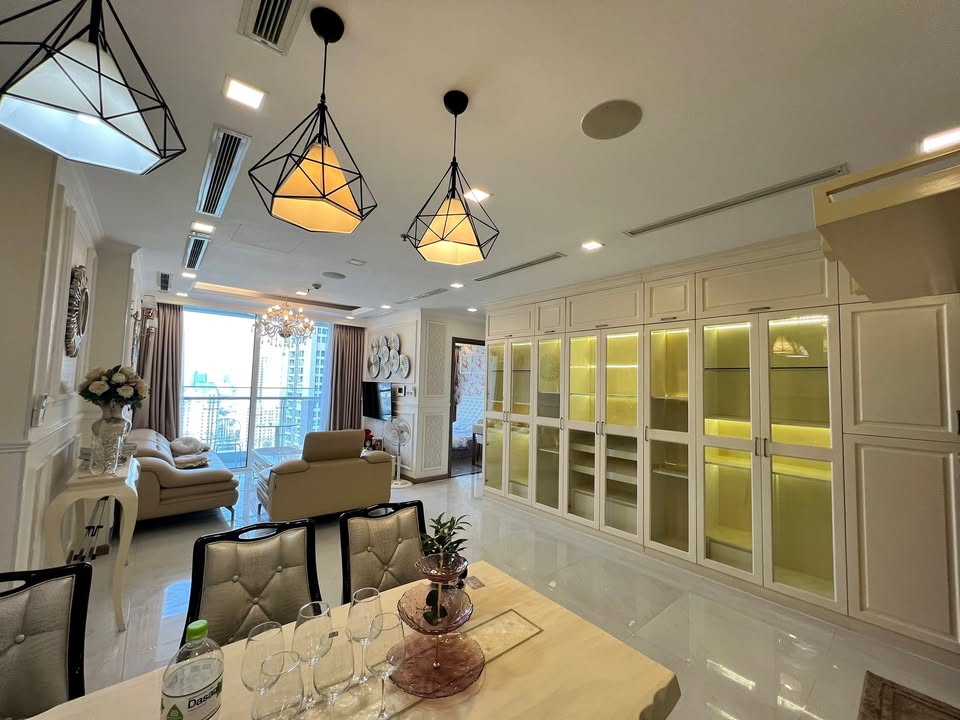 Căn hộ Vinhomes Central Park Bình Thạnh 90m² giá 12.999 tỷ - Full nội thất, sẵn sàng ở ngay!