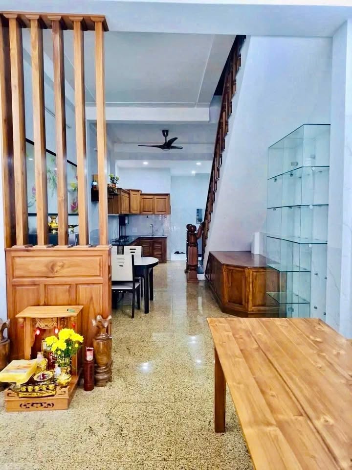 Nhà mặt tiền Lý Thường Kiệt, Quy Nhơn 67m² giá 5.7 tỷ - Gần biển, thiết kế hiện đại!