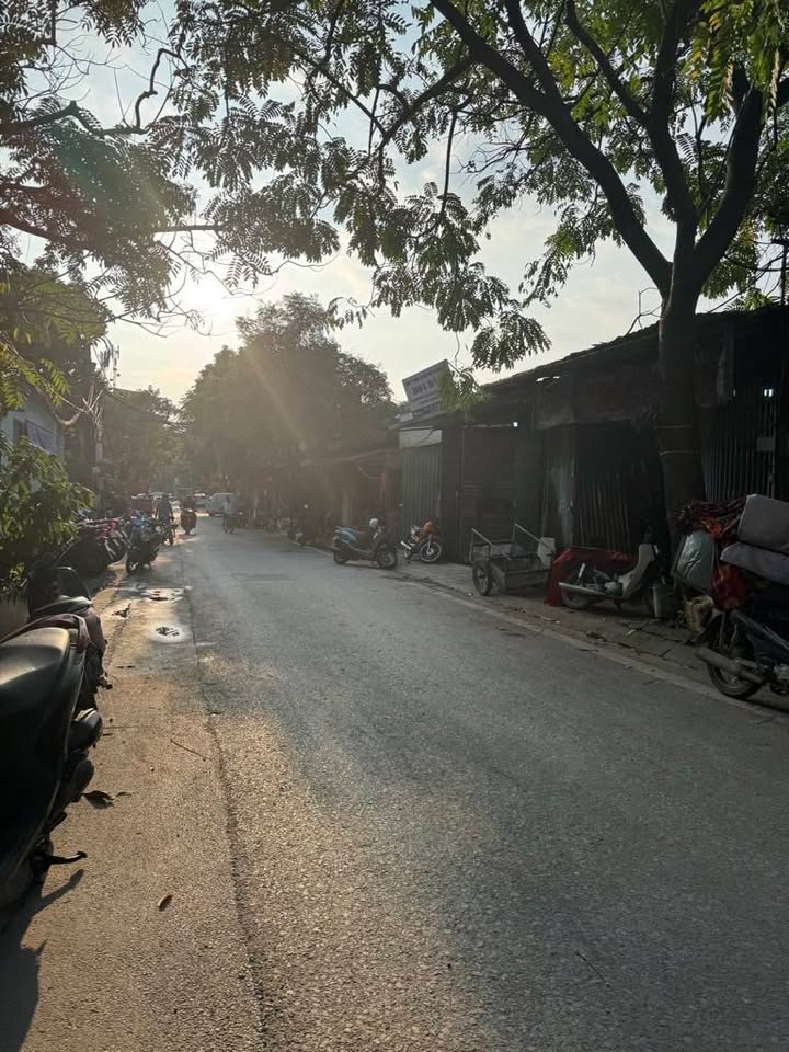 Nhà cấp 4 tại Ngõ 374 Âu Cơ, Tây Hồ 90m² giá 4.8 tỷ - Vị trí thuận lợi, an sinh tốt!