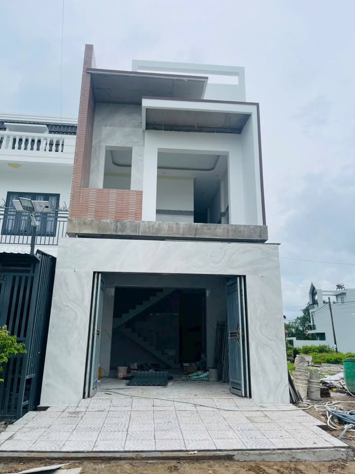 Nhà phố Khu Hưng Gia Đường Số 17A Vĩnh Long 100m² giá 2.65 tỷ - Sổ hồng chính chủ!