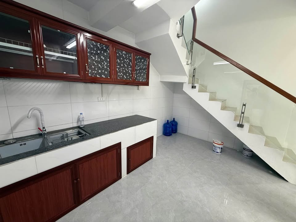 Nhà 4 tầng phường Kinh Bắc, 160m² giá 3 tỷ - Full nội thất, sẵn sàng ở!