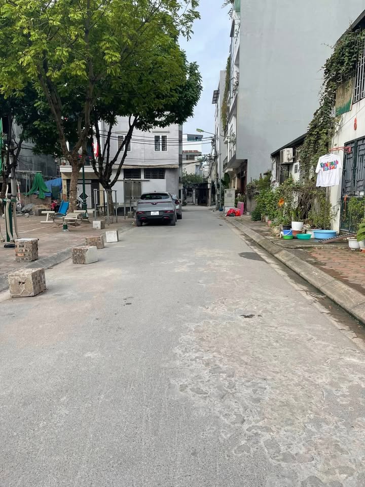 Đất đấu giá Thượng Thanh Long Biên 75m² - Ô tô tránh, view vườn hoa thoáng mát!