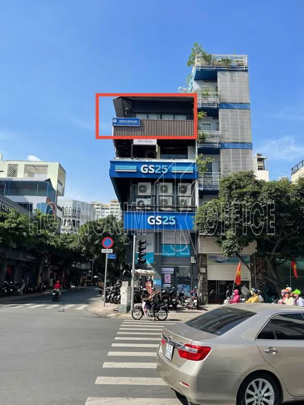 Văn phòng cho thuê Quận 4 - 80m² + 15m² ban công, giá chỉ 22 triệu!