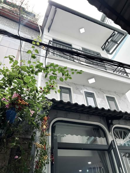 Nhà 3 tầng Cách Mạng Tháng 8, Quận 10, 14m² giá 3.2 tỷ - Đầu tư sinh lời ổn định!