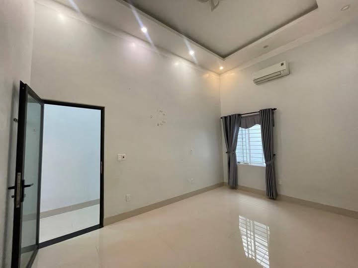 Nhà cho thuê mặt tiền thị trấn La Hà 2 tầng - Không gian thoáng mát, giá chỉ 3 triệu/tháng!