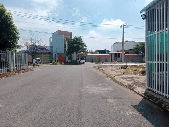 Đất nền đường số 6 KDC Hưng Gia Bến Lức 100m² giá 2.88 tỷ - Địa thế đắc địa!