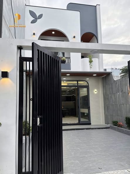 Nhà 2 tầng mặt tiền Hòa Phú 19, quận Liên Chiểu, giá 6.4 tỷ - Đầy đủ nội thất, sẵn sàng vào ở!