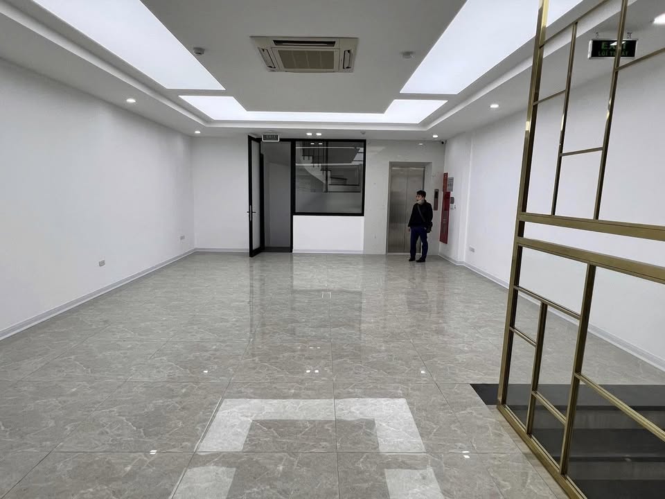 Cho thuê nhà mặt phố Nguyễn Hi Quang, Đống Đa 80m² - Thiết kế hiện đại, đầy đủ tiện nghi!