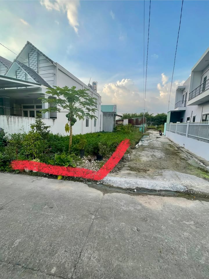 Đất lô góc Tân An Thủ Dầu Một 120m² giá 1.83 tỷ - Gần chợ và trường học!