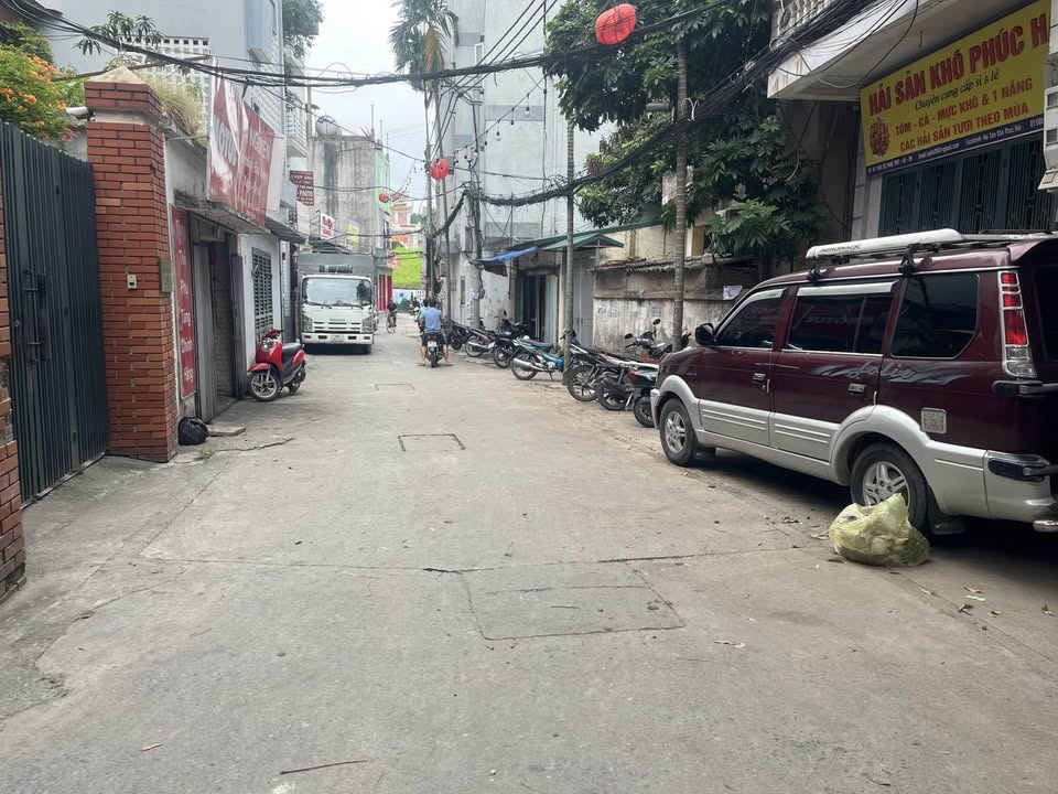 Nhà Ngọc Thụy, Long Biên 300m² giá 47.7 tỷ - Mặt tiền rộng, đầu tư sinh lời!