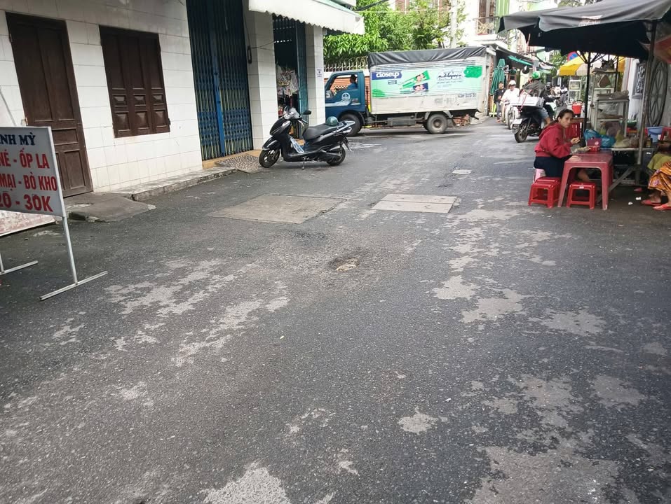 Nhà 3 Tầng Văn Cao - Thạc Gián 100m² giá 8.9 tỷ - Đầu tư sinh lời ngay!