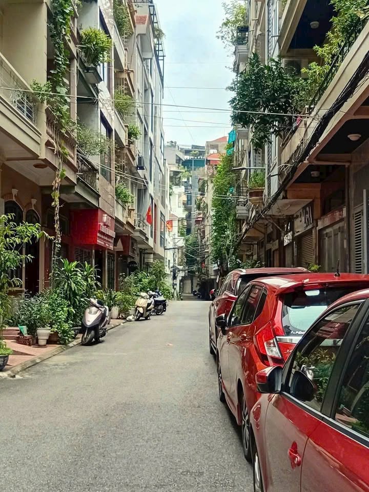 Nhà phố Tây Sơn Đống Đa 106m² giá 28 tỷ - Vị trí đắc địa, ô tô tránh!