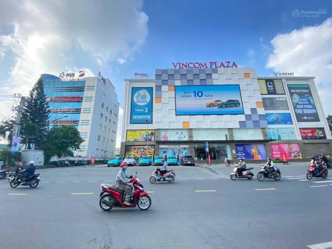 Căn hộ dịch vụ 3 tầng đường Lê Văn Việt 161m² giá 20 tỷ - Đầu tư sinh lời 5% mỗi năm!