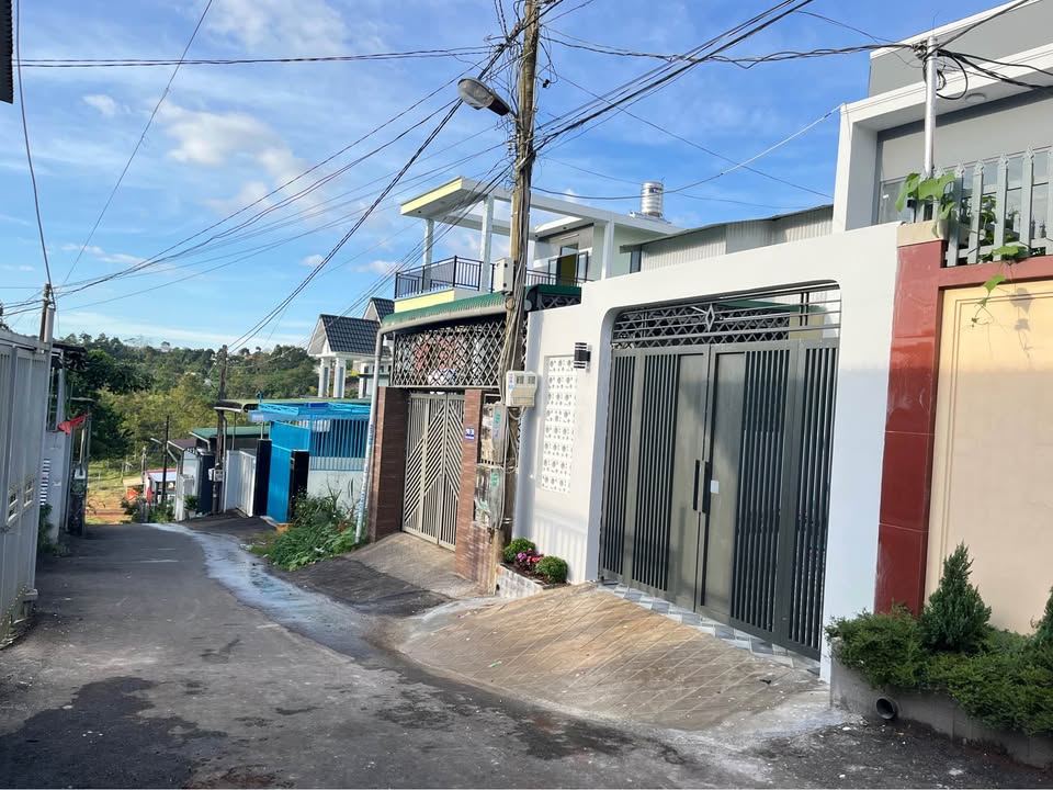 Nhà riêng Bảo Lâm 110m² giá 3.25 tỷ - Sân đậu ô tô, view thoáng