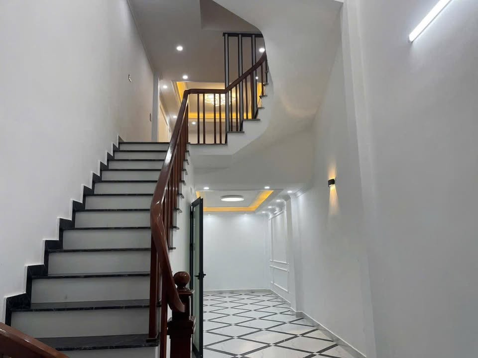 Nhà 5 tầng trung tâm Văn Điển 39m² chỉ 7 tỷ - Cơ hội đầu tư hấp dẫn!