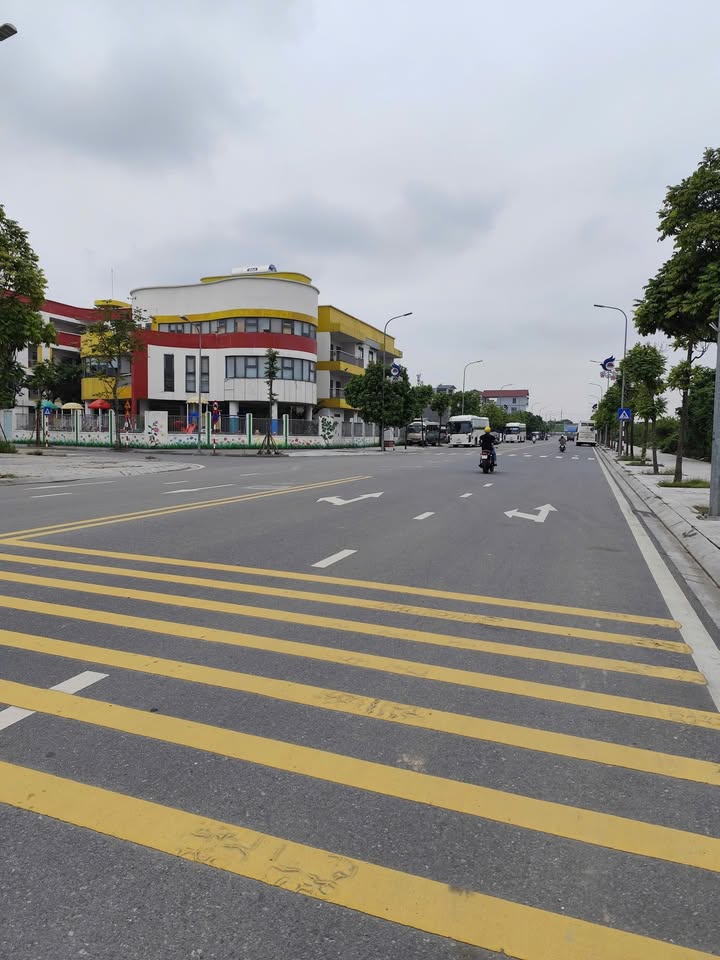 Đất đấu giá Cự Khối Long Biên 70m² giá 16 tỷ - Vị trí đắc địa gần hồ