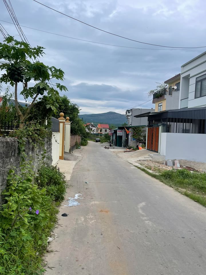 Đất nền đường liên khu 8-10 Thanh Sơn Uông Bí 100m² giá 1.4 tỷ - Tiềm năng kinh doanh hấp dẫn!