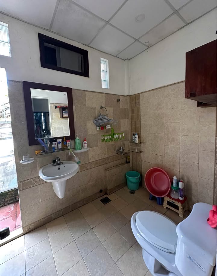 Nhà 2 Tầng Mặt Tiền Kiệt Đặng Huy Trứ, 100m² giá 4 tỷ - Không ngập lụt, nội thất cao cấp!