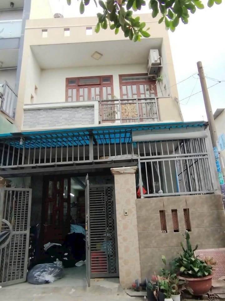 Nhà riêng Bình Tân 98m² giá 5.3 tỷ - Chính chủ, sổ hồng, gần các tiện ích!