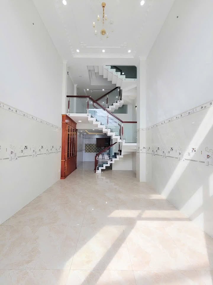 Nhà mặt tiền đường xe hơi 8m, Bình Tân 63m² giá 7 tỷ - Tiềm năng kinh doanh vượt trội!