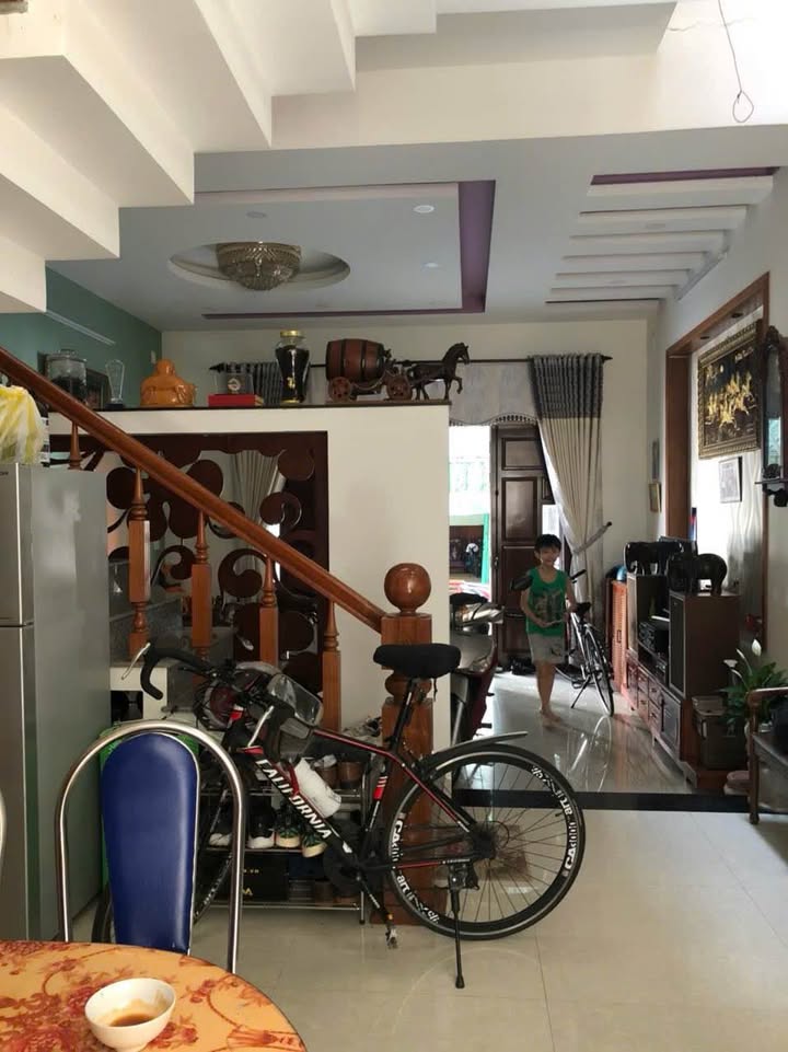 Nhà cho thuê 3 tầng mặt tiền đường Trần Xuân Lê, 60m² - Giá 10 triệu/tháng, nội thất đầy đủ