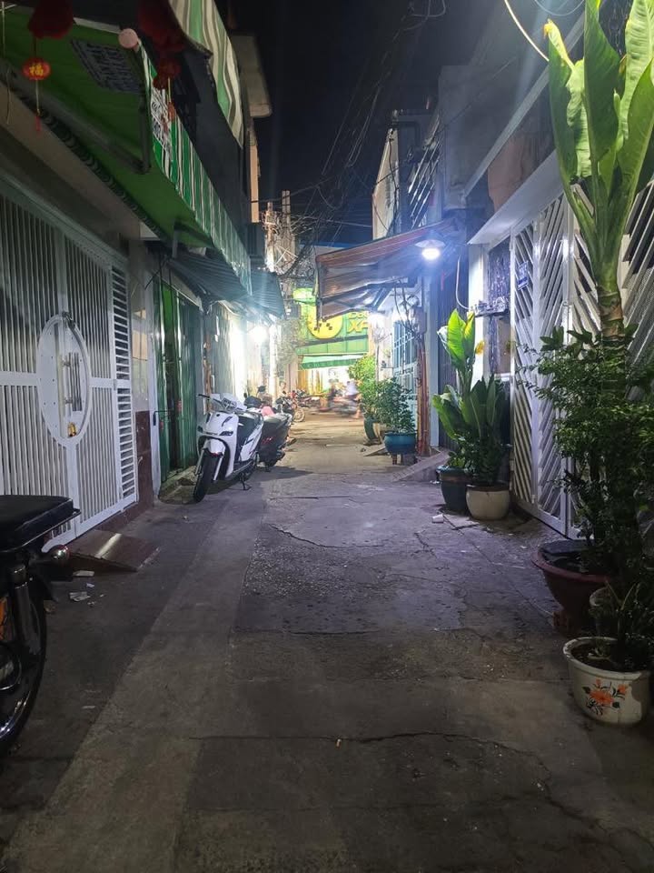 Nhà Phạm Thế Hiển quận 8 46m² giá 3 tỷ - Hẻm xe hơi đỗ cửa, cách mặt tiền chỉ 20m!