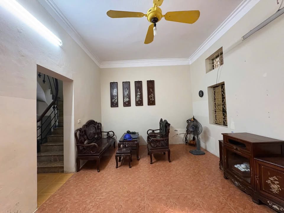 Nhà riêng cho thuê tại ngõ 126 Đê La Thành, Ba Đình, 56m² - Giá chỉ 13 triệu/tháng!