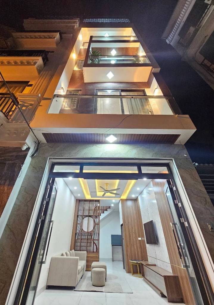 Nhà phố Ngọc Thụy Long Biên 37m² giá 8 tỷ - Lô góc 2 mặt thoáng, vào ở ngay!