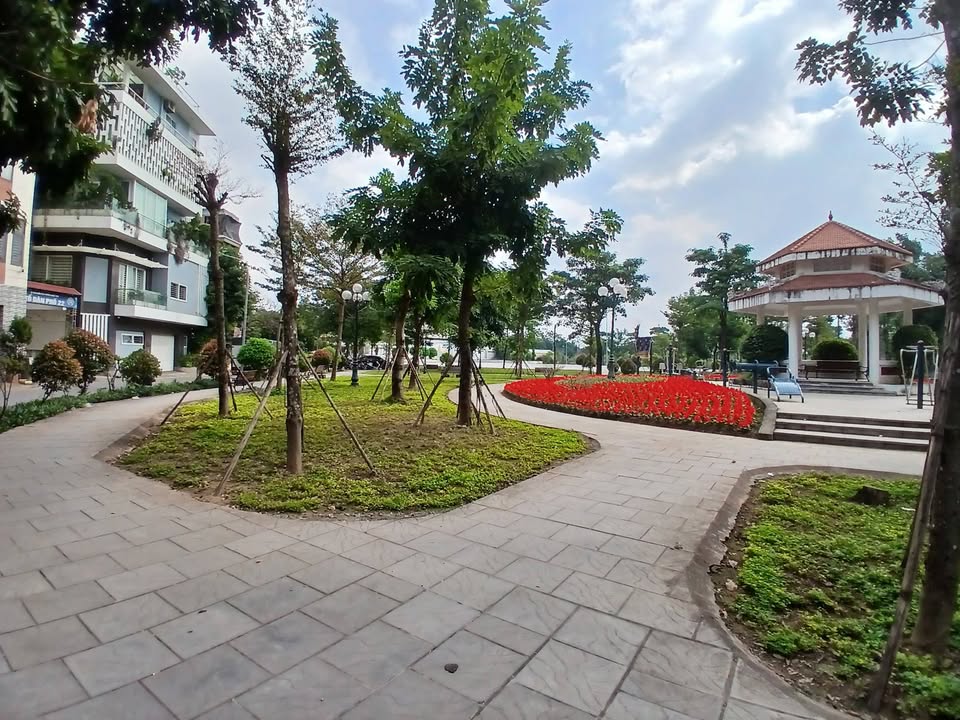 Đất Ngọc Thụy Long Biên 35m² giá 9 tỷ - Ô tô vào tận nơi, vị trí đắc địa!