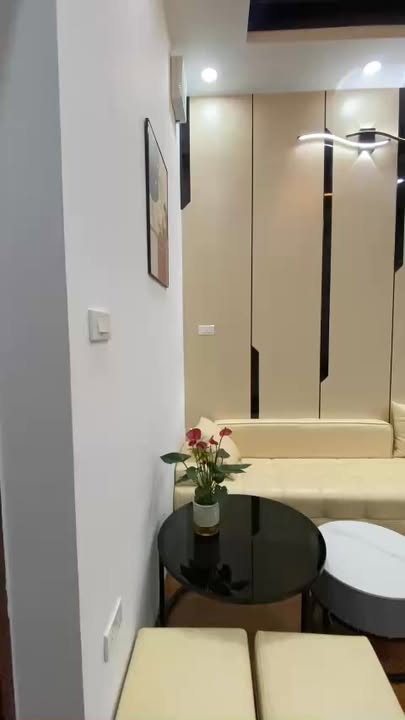 Căn hộ đối diện Royal City Thanh Xuân 17m² giá 2,7 tỷ - Ô tô đỗ cửa!