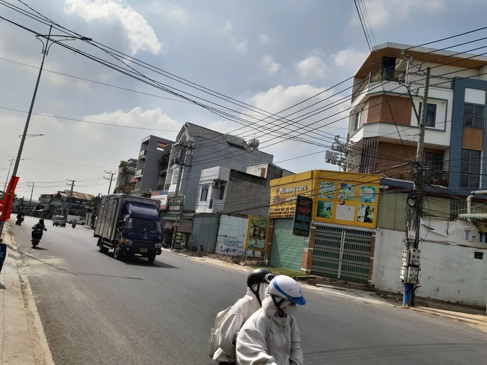 Townhouse Tân Bình 149m² giá 7.49 tỷ - Lô góc nở hậu, mặt tiền đường Nguyễn Thị Tươi