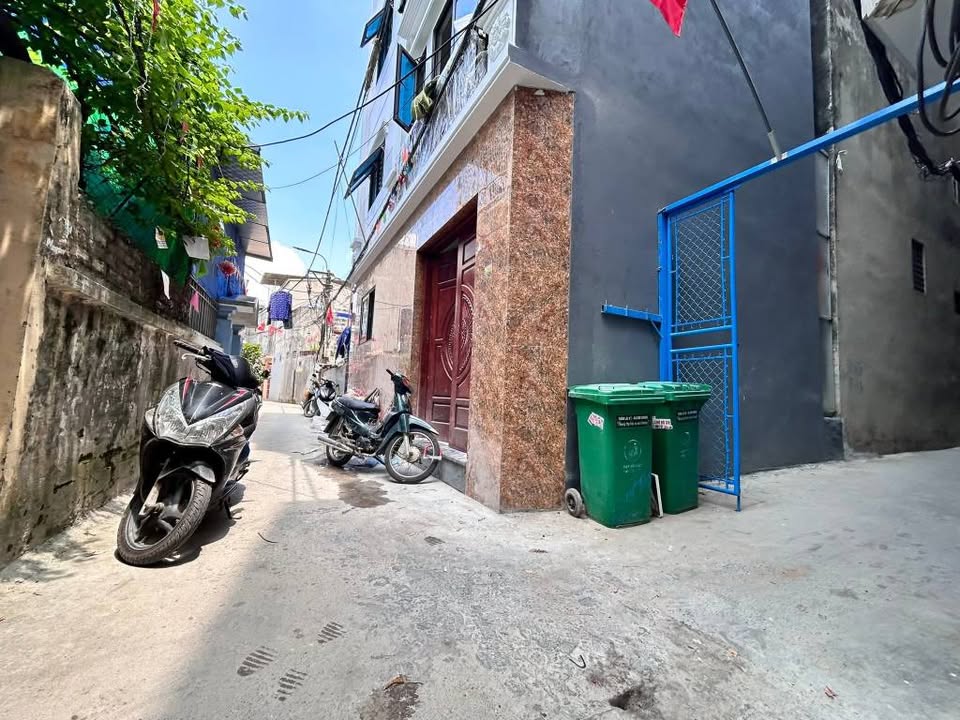 Nhà góc đường Lai Xá 32m², 6 tầng - Kinh doanh thuận lợi, giao thông dễ dàng!