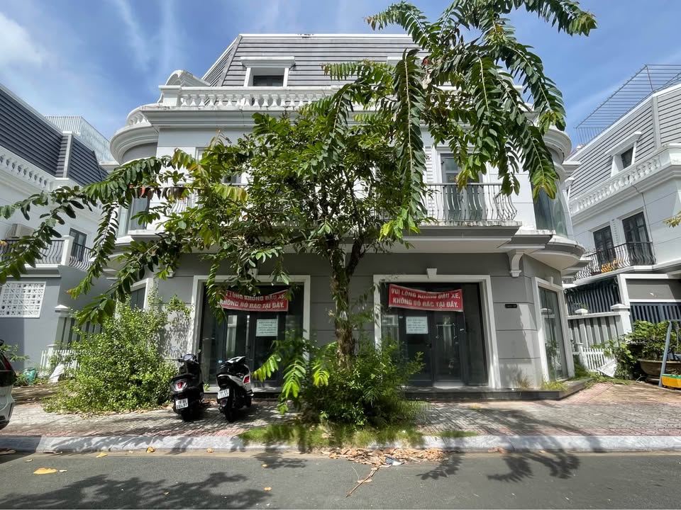 Bán villa Vincom Cà Mau 150m² giá 5.9 tỷ - Đầu tư sinh lời hấp dẫn!