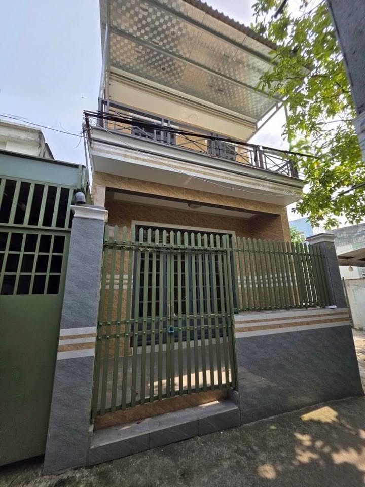 Nhà xây kiên cố 127m² Quận 9 giá 4.5 tỷ - Vị trí tiềm năng sát Vinhomes!