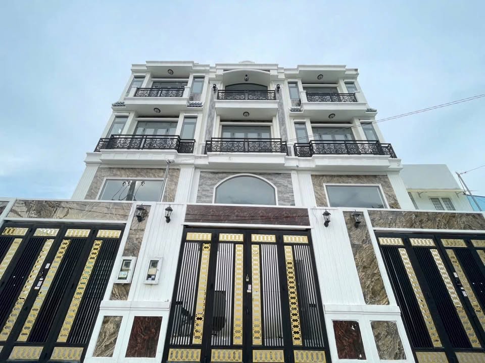 Townhouse Thủ Đức 79m² giá 8.2 tỷ - Nhà mới, tiện ích đầy đủ!
