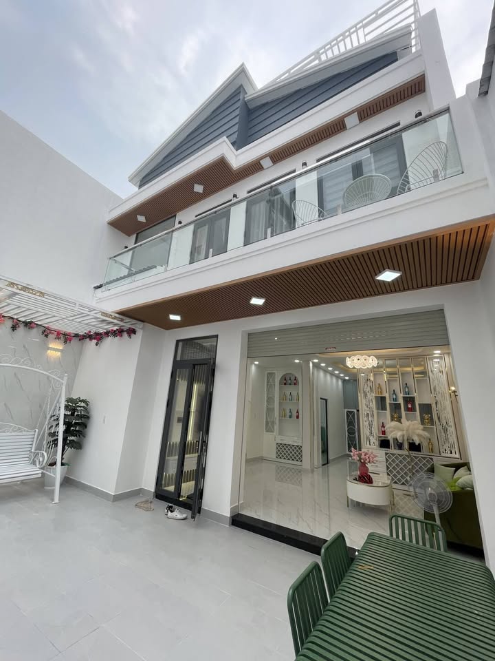 Nhà phố cao cấp Phạm Hữu Lầu quận 7 110m² giá 8,9 tỷ - Thiết kế hiện đại, an ninh tuyệt đối!