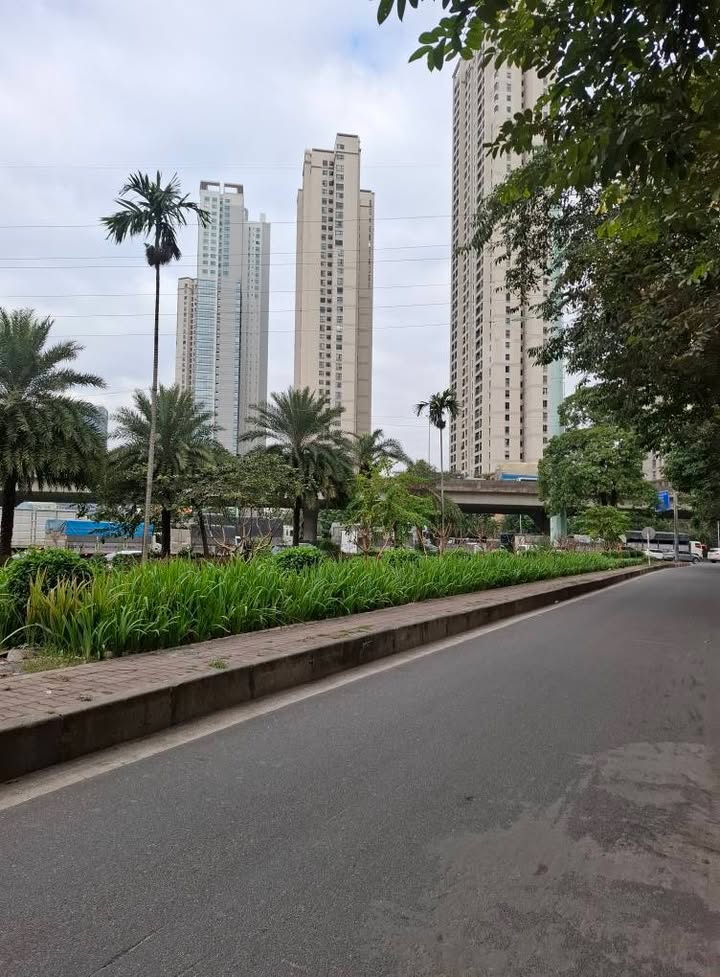 Nhà 5 tầng Khuất Duy Tiến, 60m² - Sổ đỏ chính chủ, ô tô tránh nhau!