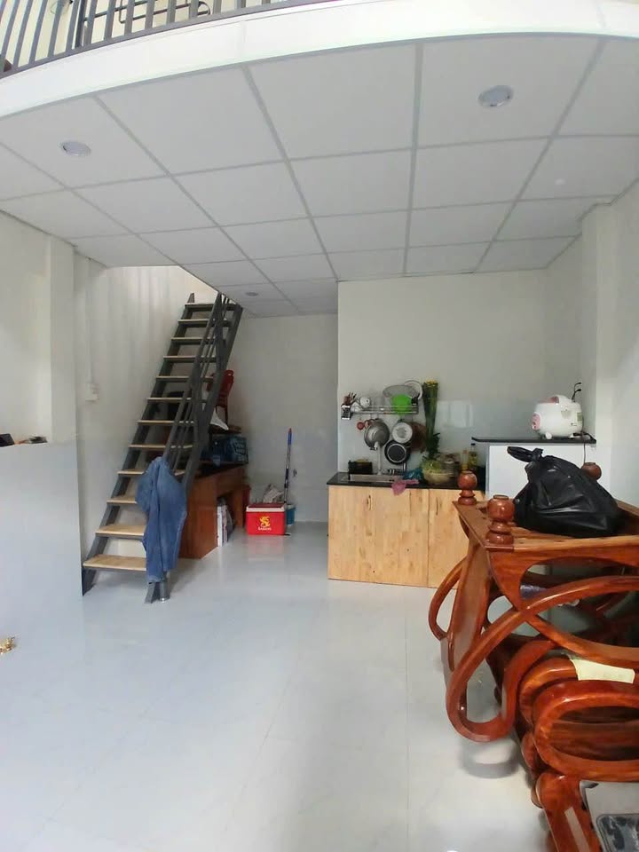 Nhà riêng Phan Thiết 24m² giá 850 triệu - Sổ hồng đầy đủ, vị trí trung tâm!