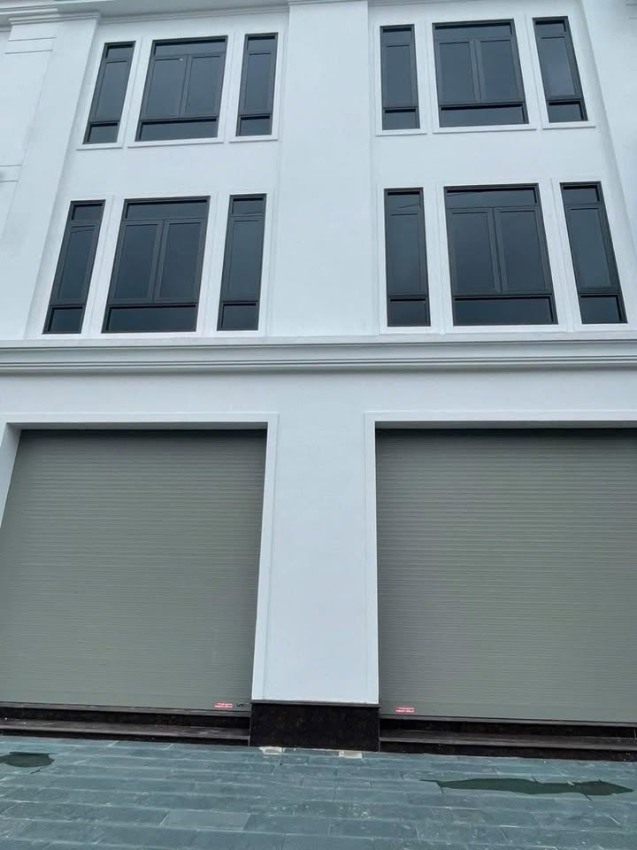 Shophouse cho thuê tại đường Lê Nin Vinh 150m² giá 40 triệu - Kết cấu 4 tầng thông suốt!