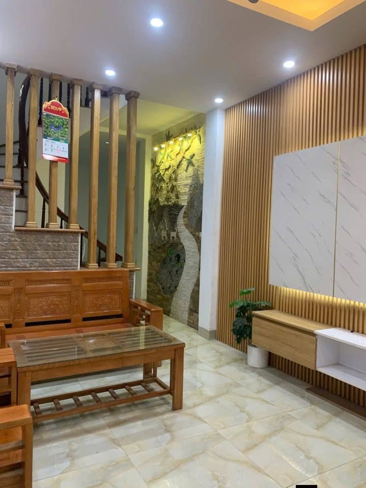 Nhà nguyên căn Ngọc Thụy 4PN giá 10 triệu - Ô tô đỗ cửa, nội thất đầy đủ!