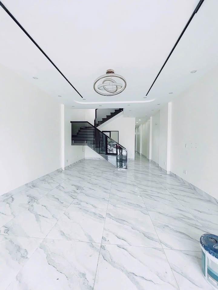 Nhà mặt tiền Lê Thanh Nghị, Cẩm Phả 180m² - Thuận tiện kinh doanh và sinh sống!