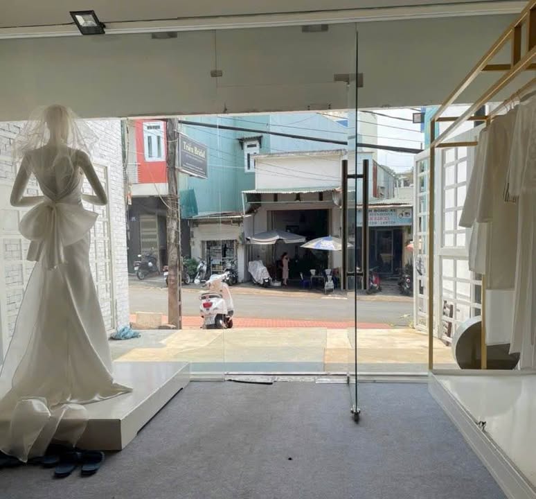 Nhà mặt tiền Thống Nhất, Pleiku 115m² giá 6 tỷ - Kinh doanh sầm uất 24/7!