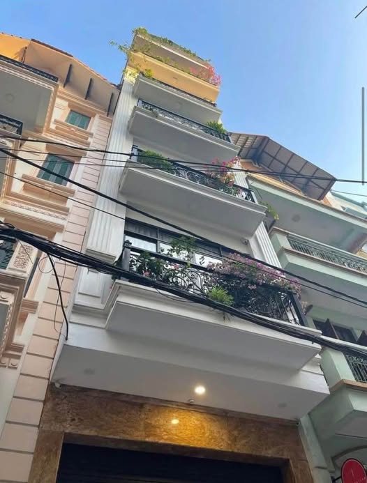 Nhà 5 tầng đường Cầu Cốc - Tây Mỗ 42.2m² giá 9.5 tỷ - Ô tô đỗ cửa, thang máy sẵn sàng ở!