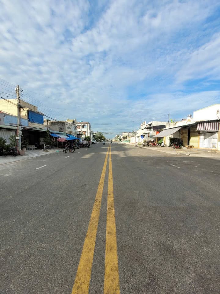 Nhà gác mặt tiền Đại Lộ Nguyễn Văn Linh, Phan Thiết 128m² giá 7.5 tỷ - Vị trí đắc địa, lô góc 2 mặt tiền!