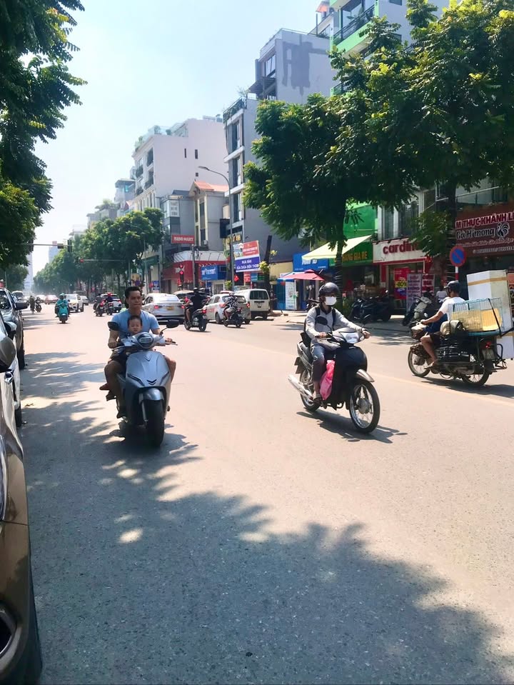 Nhà 3 tầng Lê Trọng Tấn, Thanh Xuân 45m² giá 9.9 tỷ - Ô tô vào tận nhà!