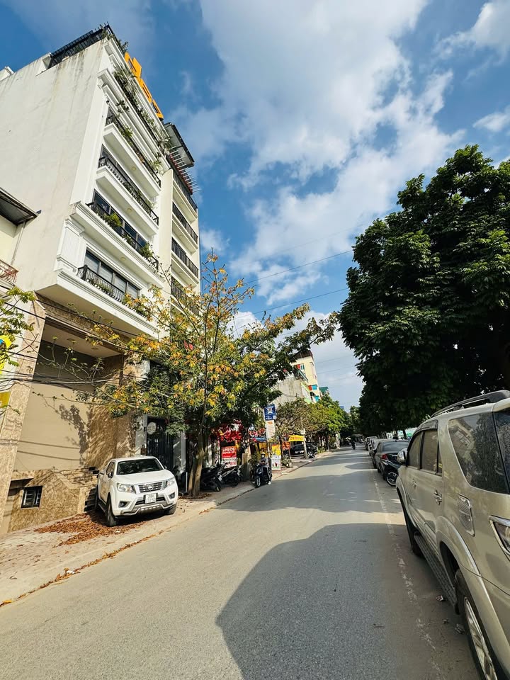 Nhà mặt hồ Hạ Đình 75m² giá 20 tỷ - Chính chủ, sổ đỏ đẹp!