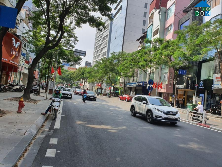 Cho thuê nhà mặt phố Hoàng Cầu 65m² giá 32 triệu - View hồ đẹp